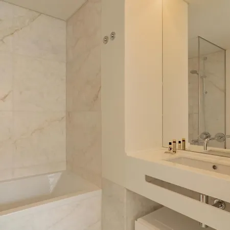 Bright 1 Bdr W/ Pool View By Lovelystay Daire Lisboa