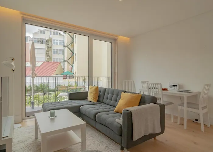 Bright 1 Bdr W/ Pool View By Lovelystay *