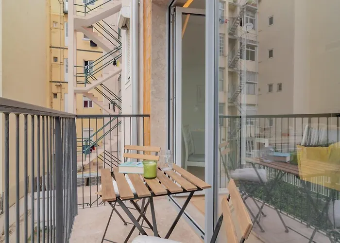 Bright 1 Bdr W/ Pool View By Lovelystay Lisboa