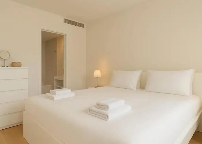 Bright 1 Bdr W/ Pool View By Lovelystay Apartmán