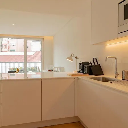 Bright 1 Bdr W/ Pool View By Lovelystay Apartman