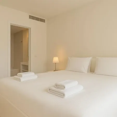 Bright 1 Bdr W/ Pool View By Lovelystay Apartman