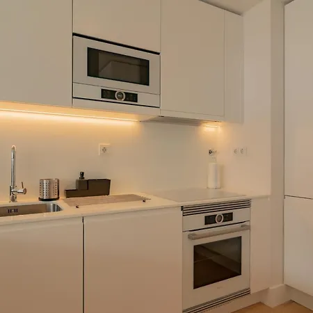 Bright 1 Bdr W/ Pool View By Lovelystay Apartment *