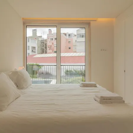 Apartment Bright 1 Bdr W/ Pool View By Lovelystay