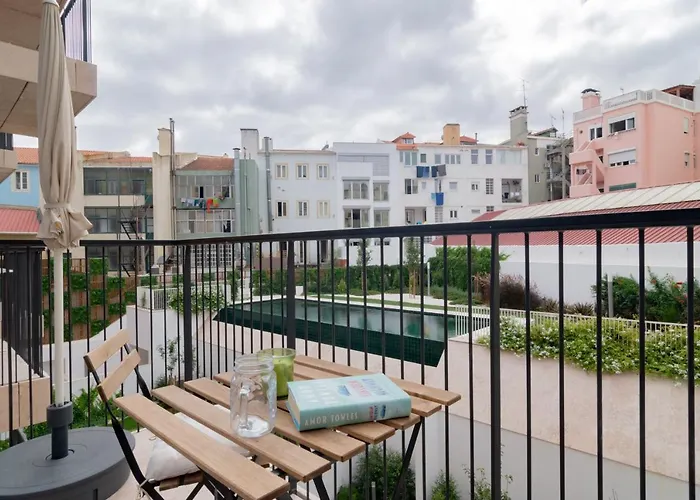 Bright 1 Bdr W/ Pool View By Lovelystay ליסבון