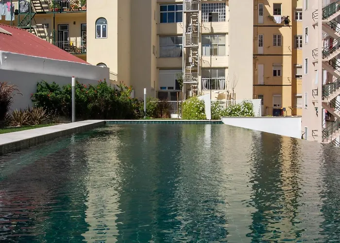 Bright 1 Bdr W/ Pool View By Lovelystay *